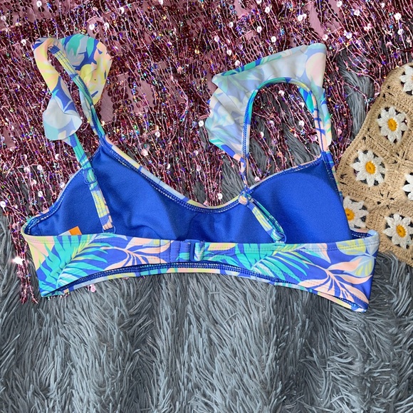 adorable hawaiian bikini top ! ✨🌸 - Picture 2 of 7
